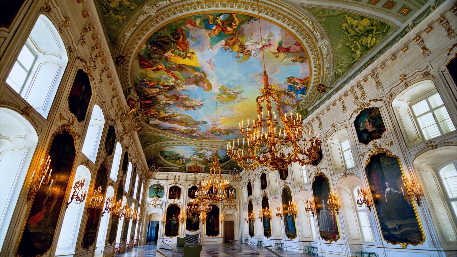 Imperial Palace (Hofburg): Explore the Imperial Palace, which was once the residence of the Habsburg rulers. Admire the opulent Imperial Apartments, the beautifully decorated Imperial Chapel, and the stunning Renaissance courtyard. 