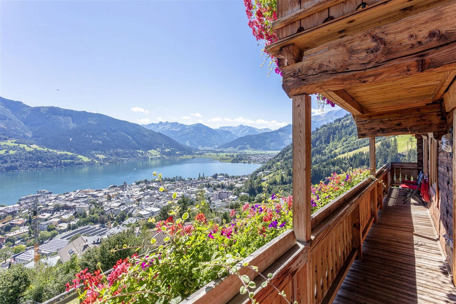 Zell am See is a year-round destination that offers something for everyone. Whether you're a winter sports enthusiast or a summer lover,