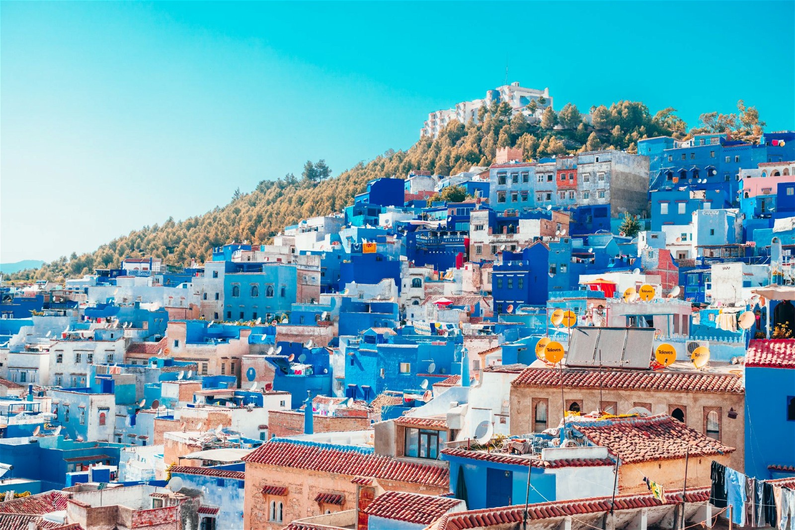 Morocco is a country with diverse landscapes and a wealth of tourist attractions. From bustling cities to serene deserts, from lush valleys to coastal towns, Morocco has something for everyone. Here are some must-visit destinations and attractions to include in your itinerary: