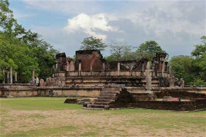 Exploring the Marvels of Polonnaruwa Gal Vihara: A Journey into Ancient Sri Lankan Heritage