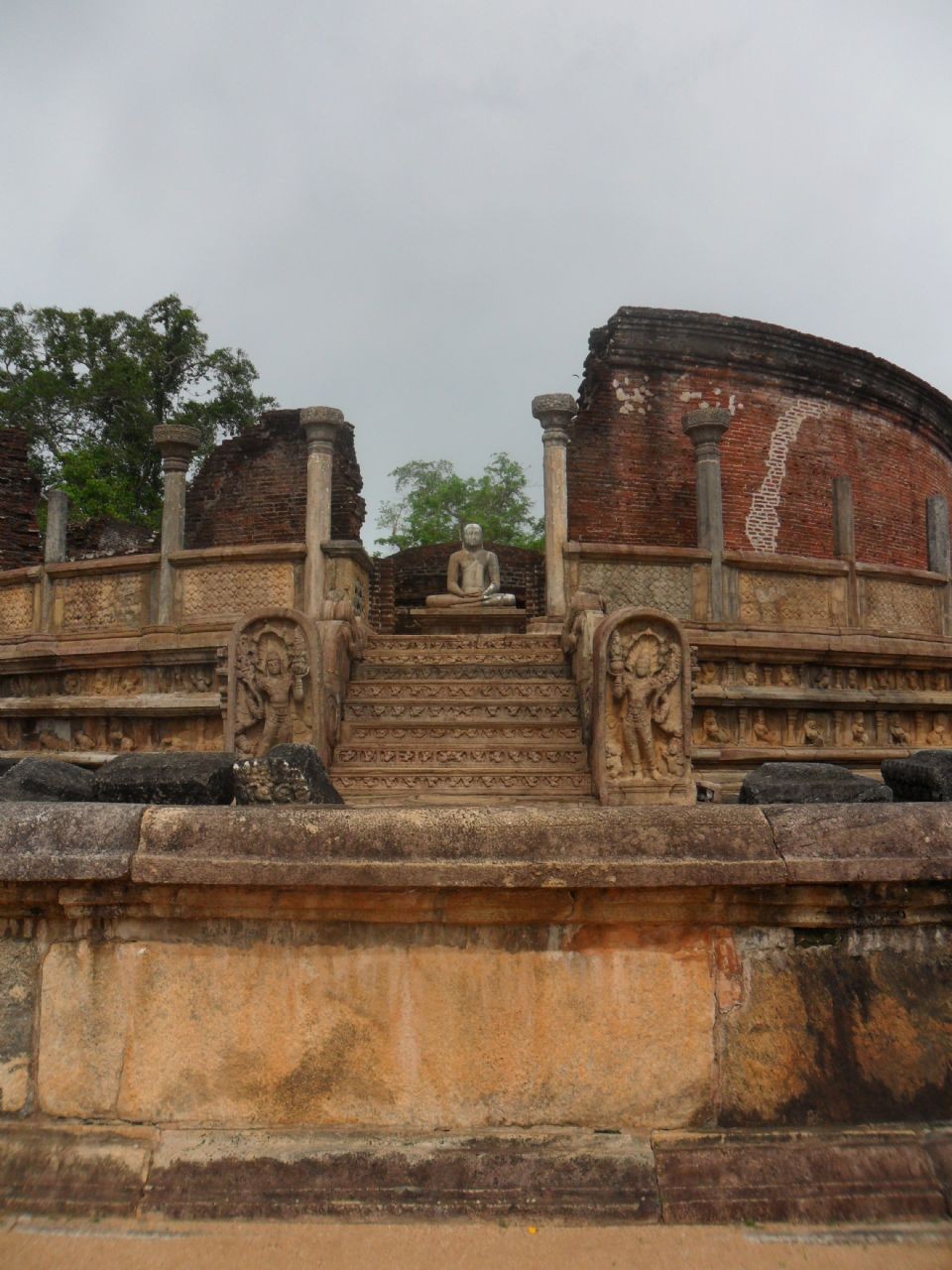 Visiting Polonnaruwa Gal Vihara:
