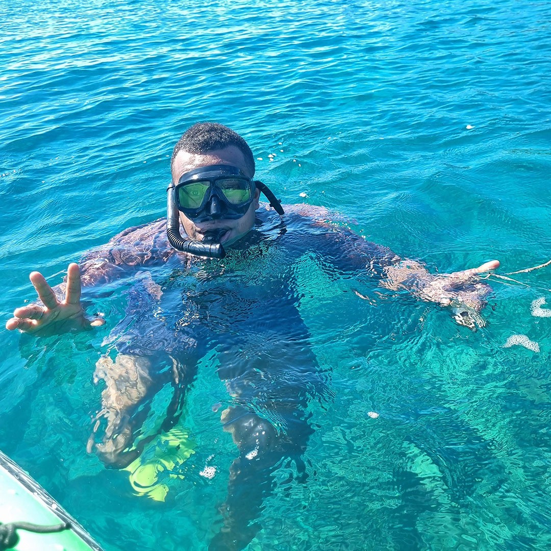  Snorkeling and Diving: The underwater world surrounding Castaway Island is a vibrant playground for snorkeling and diving enthusiasts. 