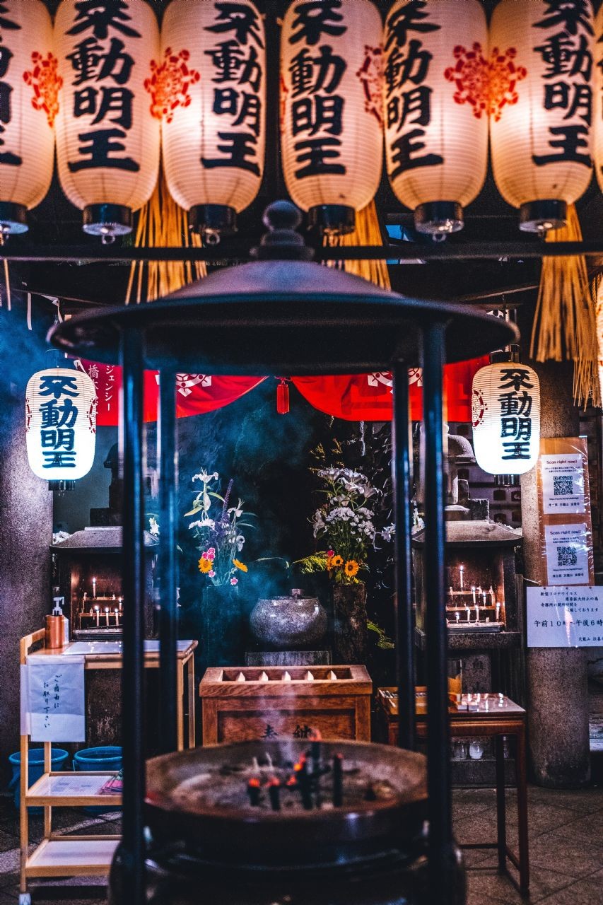 Minami is home to numerous restaurants and dining establishments that offer the best of traditional Japanese cuisine. Kuromon Ichiba Market, located in the area