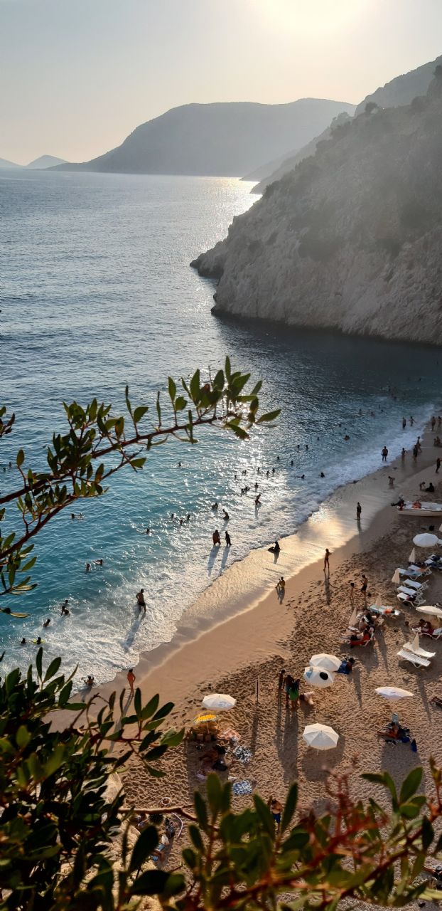 Dream Beach is located on Nusa Ceningan, one of the three Nusa Islands, situated off the southeast coast of Bali, Indonesia. 