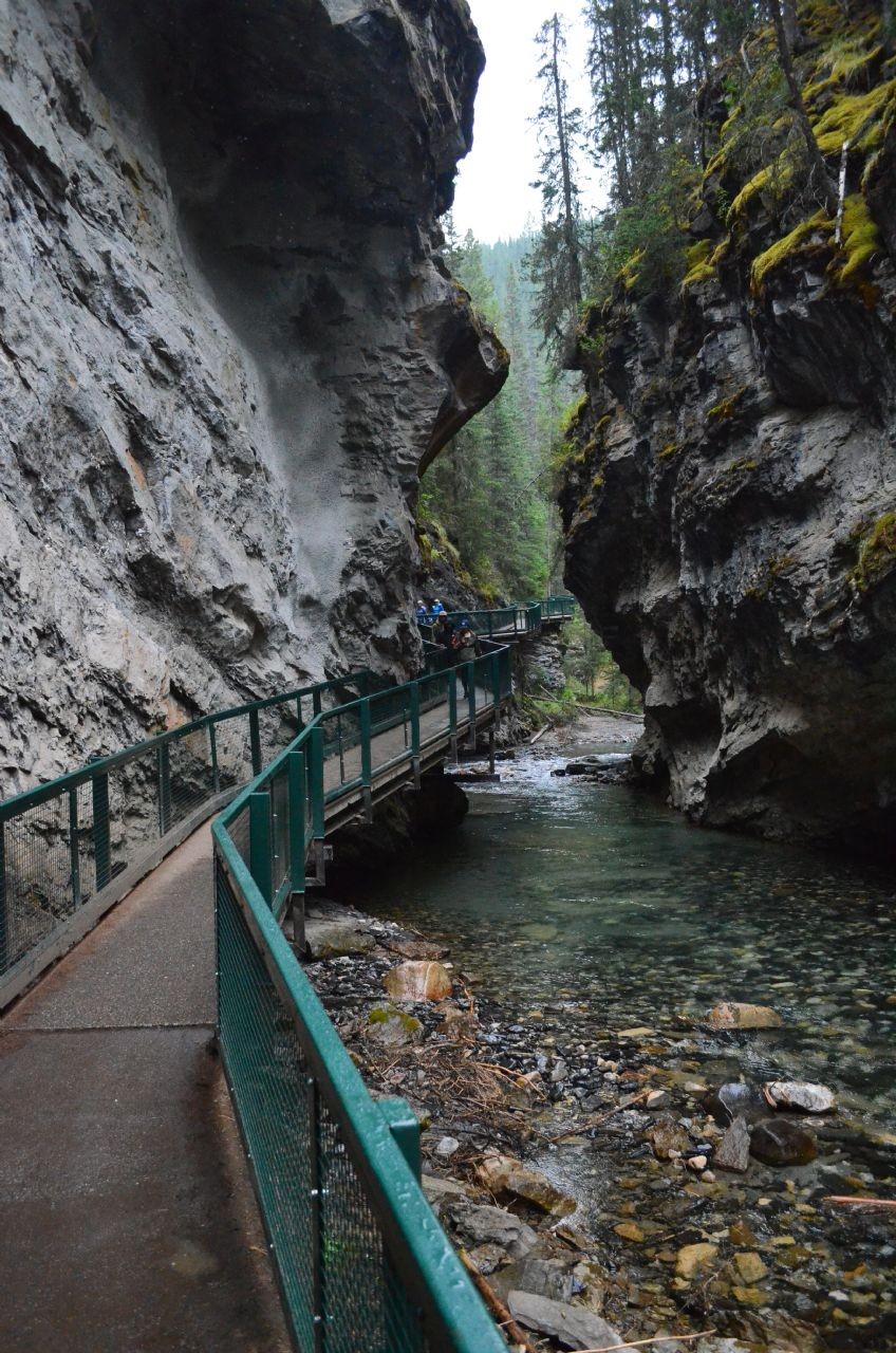 ohnston Canyon: Johnston Canyon is a popular hiking trail that takes visitors through a series of waterfalls and narrow canyons. The trail is an easy hike and suitable for all ages and abilities.