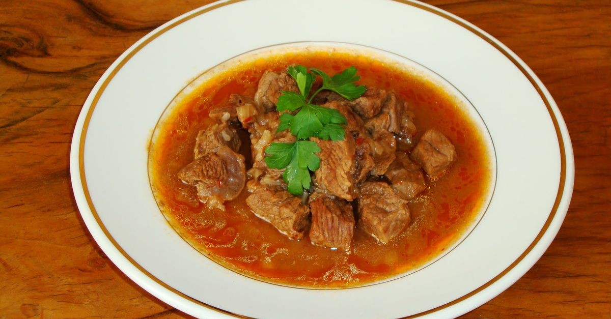 Another Central Croatian specialty is the čobanac, a hearty stew made with different types of meat, such as pork, beef, and wild game, cooked with paprika and other spices. 