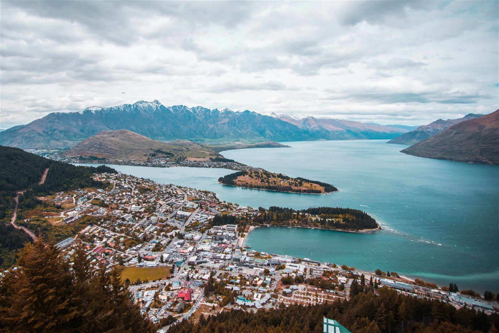 Queenstown, a picturesque town nestled in the heart of New Zealand, is a traveler's paradise