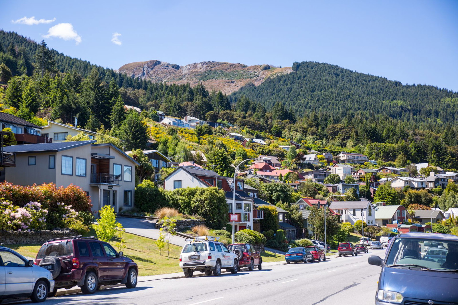 Queenstown and its surrounding areas are home to stunning natural wonders and picturesque locations