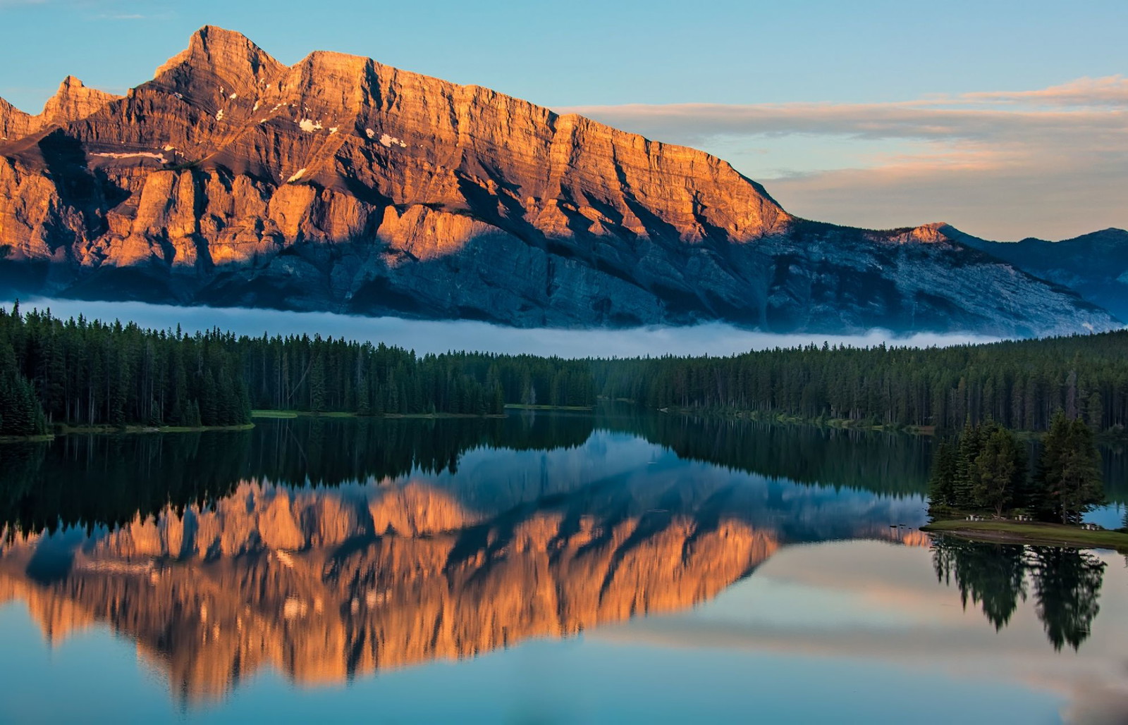 The best time to take the Rocky Mountaineer journey depends on what you want to see and do. The train operates from April to October, with peak season being from June to September.