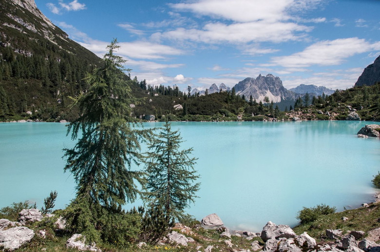 Exploring the Enchanting Beauty of Lago di Sorapis Italy