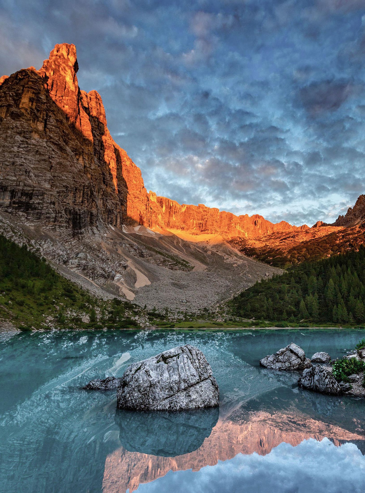 Lago di Sorapis offers a range of activities that cater to different interests and fitness levels.