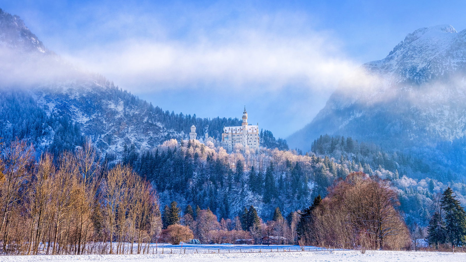 Winter in Hallstatt can be cold, so be prepared with warm clothing