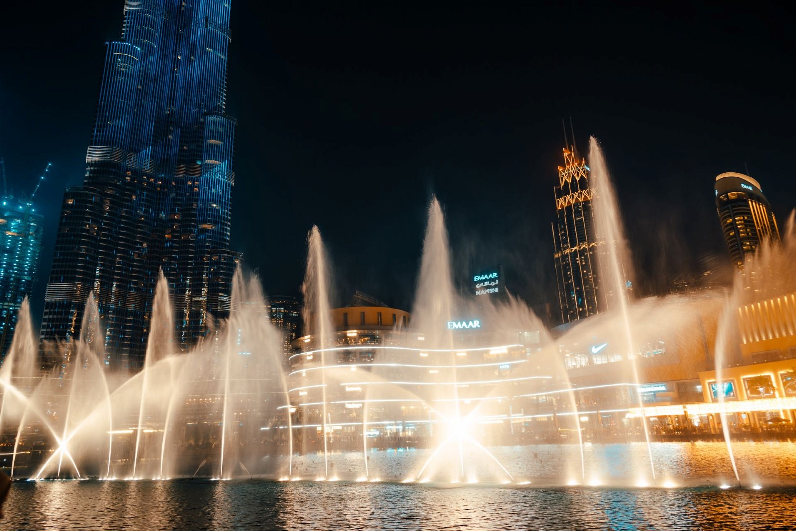 Dubai Fountain: Located outside the Dubai Mall,