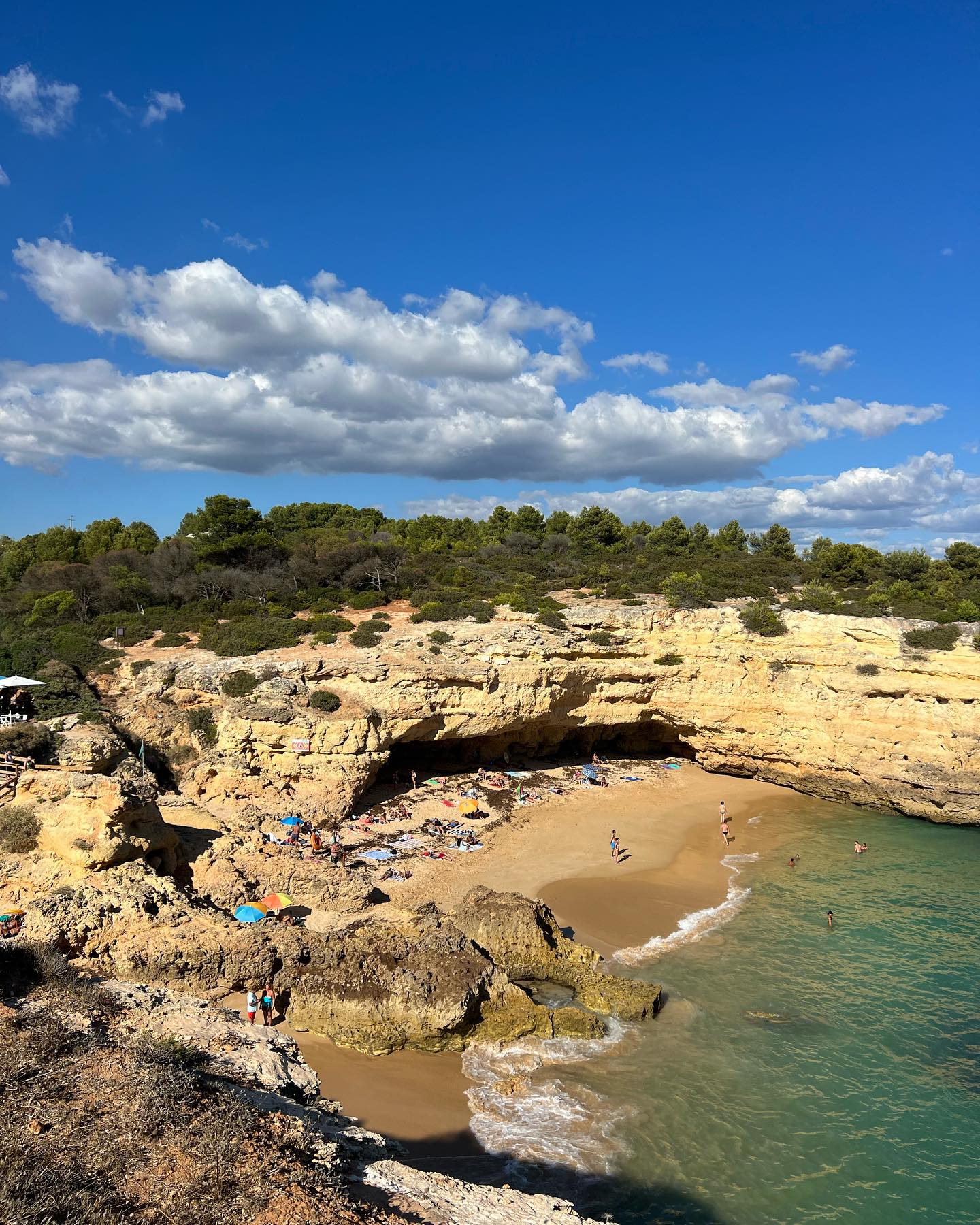 Tips for visiting Marinha Beach