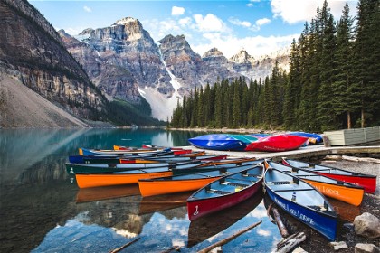 Discover Moraine Lake in canada: Nature's Turquoise Gem
