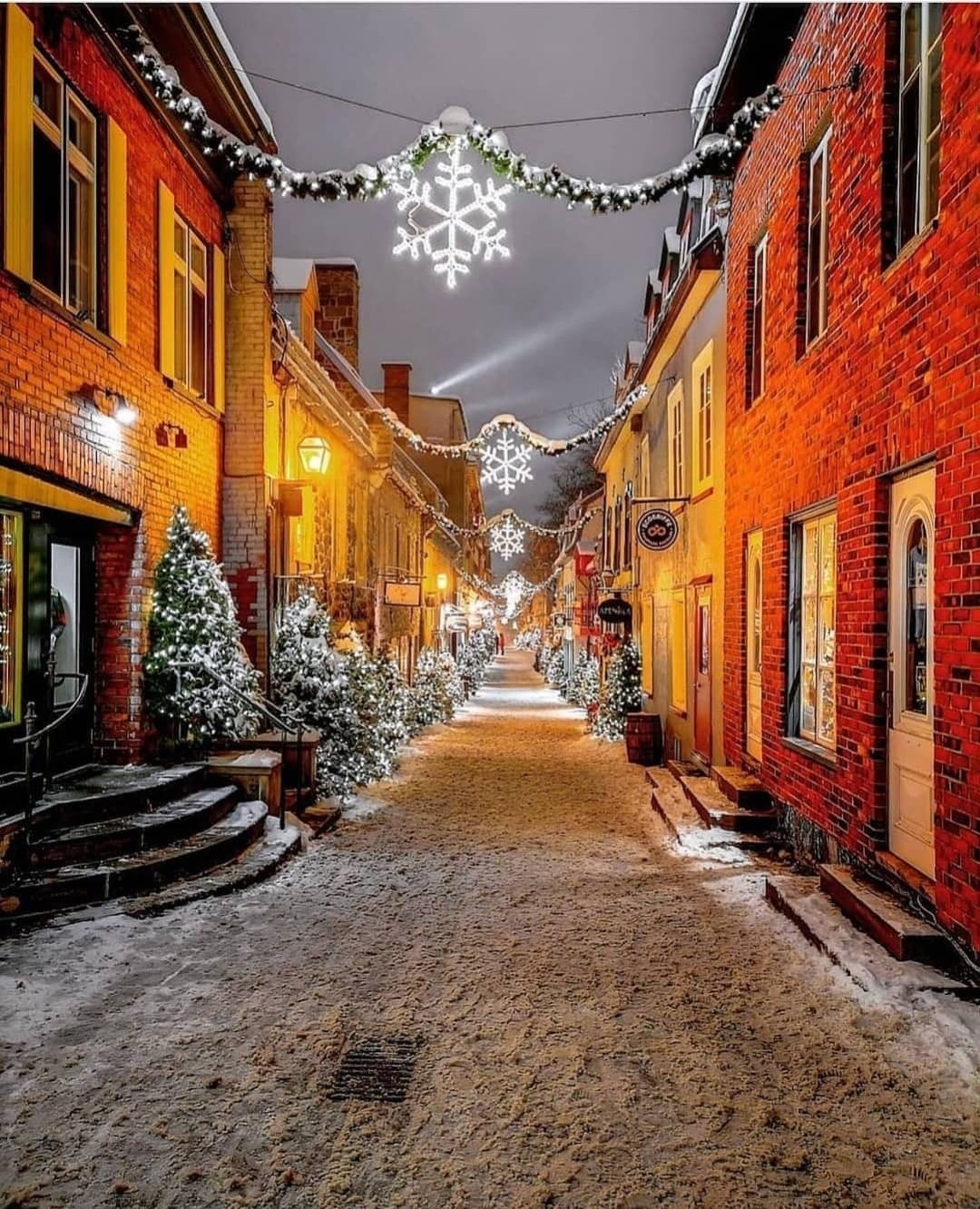 2. Must-Visit Christmas Markets in Quebec City:
