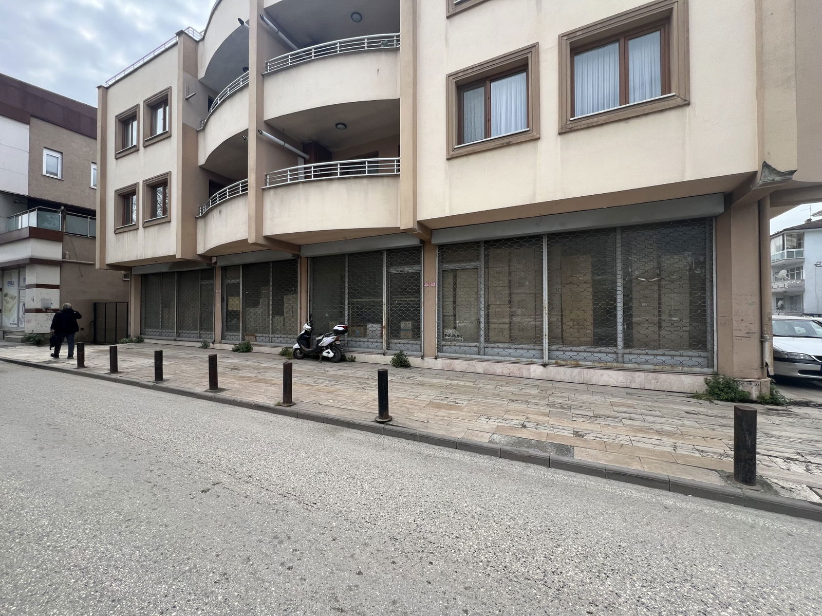 Kiralık Dükkan 140,000 TL