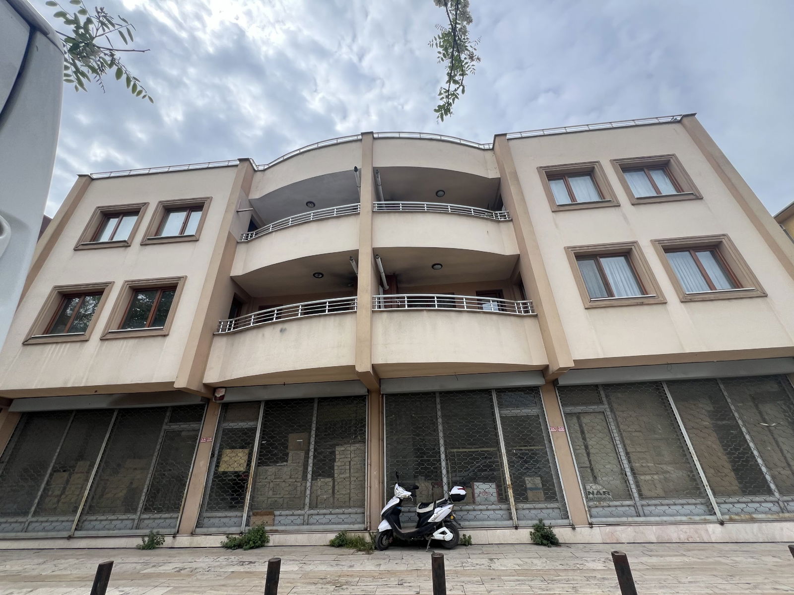 Kiralık Dükkan 140,000 TL