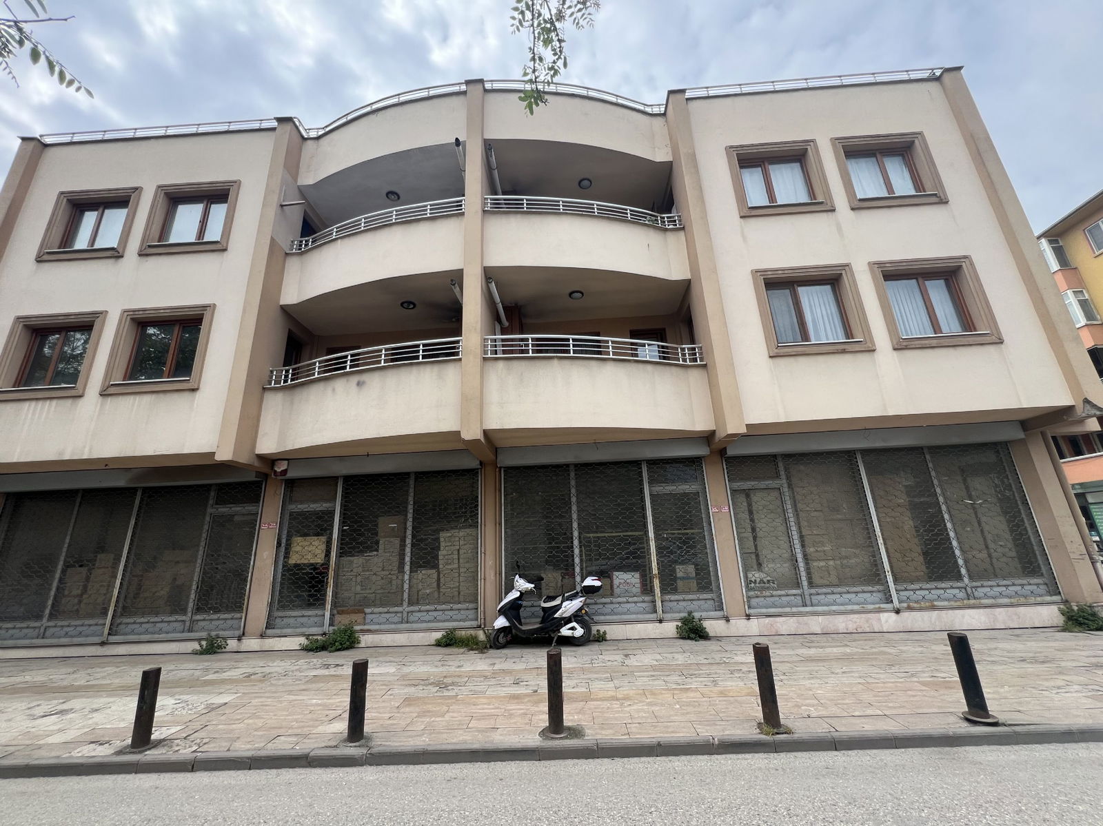 Kiralık Dükkan 140,000 TL