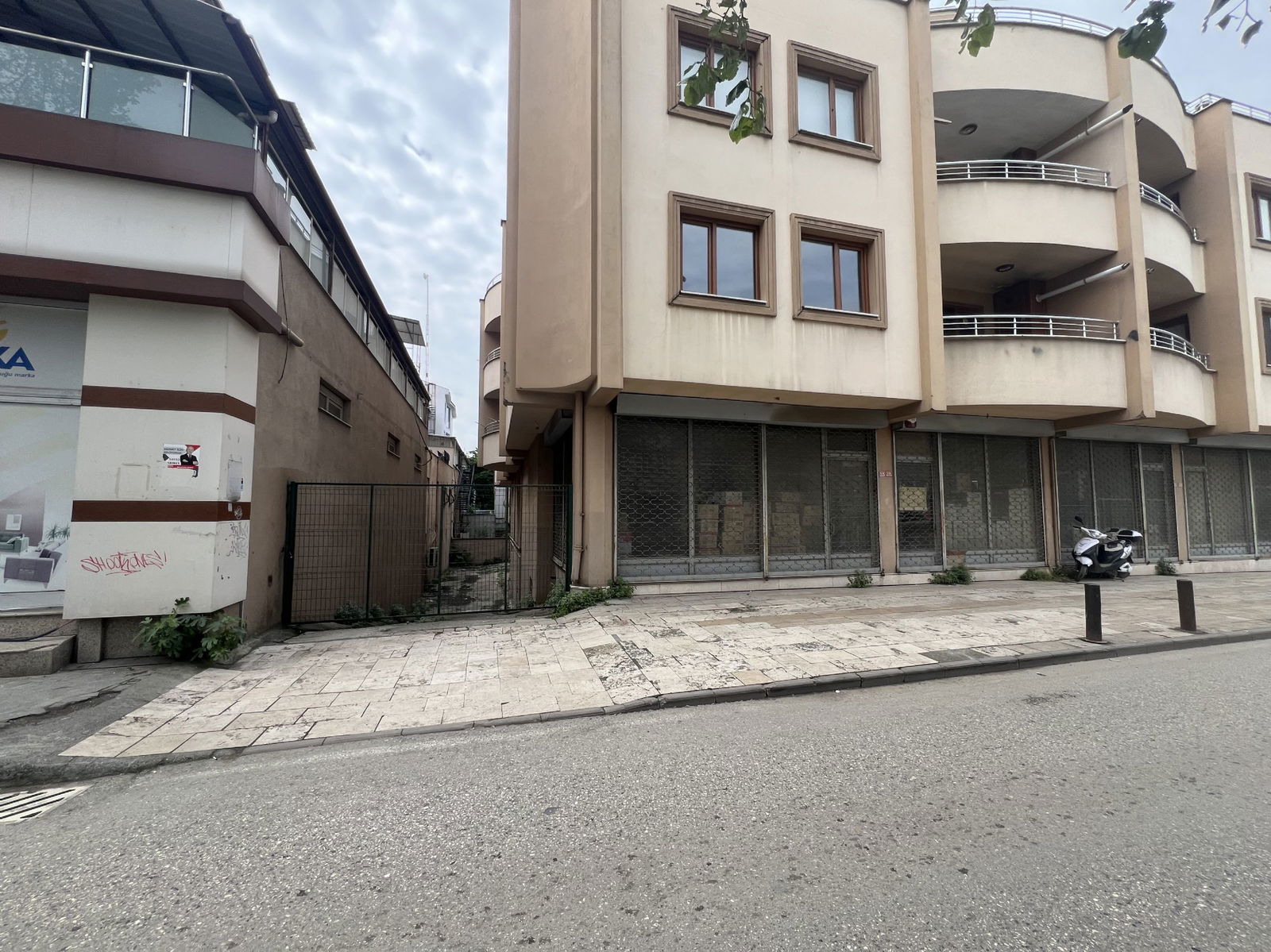 Kiralık Dükkan 140,000 TL