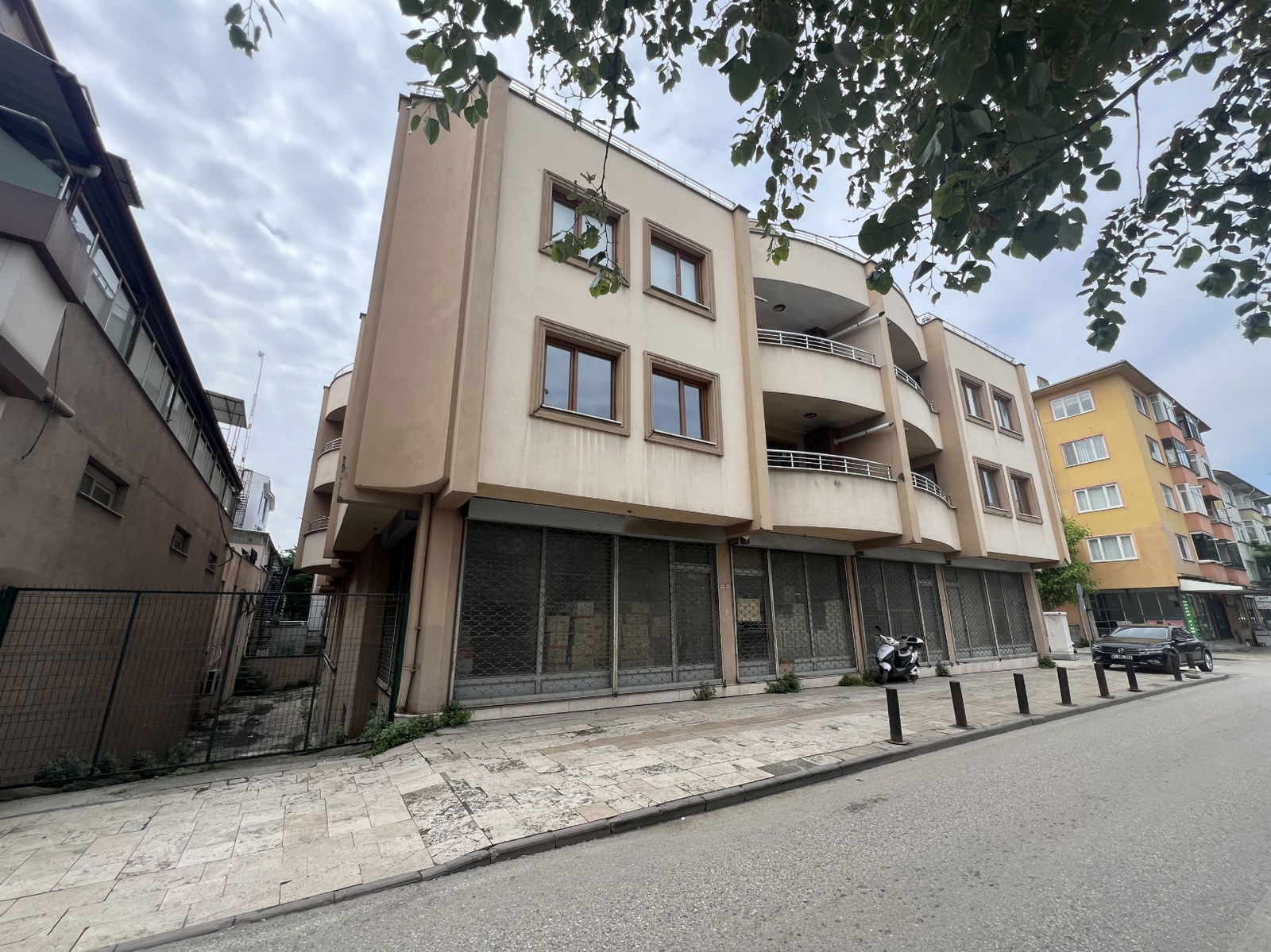 Kiralık Dükkan 140,000 TL