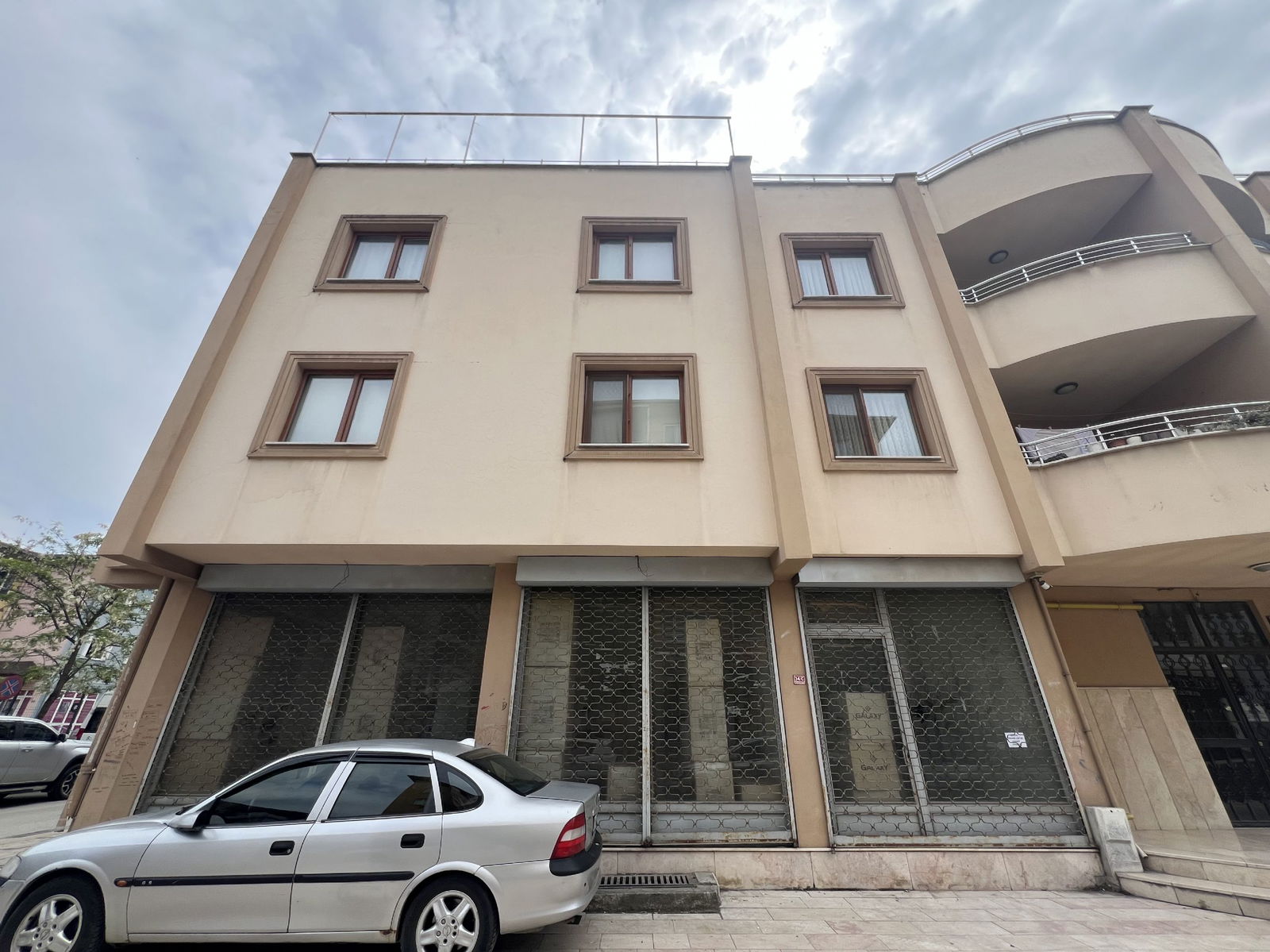 Kiralık Dükkan 140,000 TL