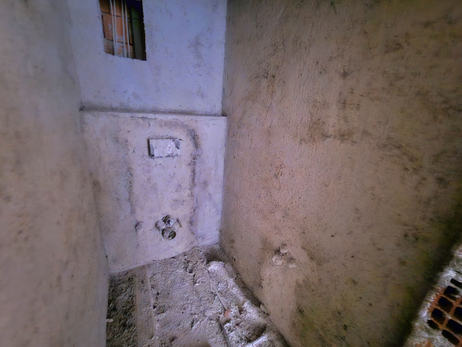 Hak Emlaktan Derelitütüncü Mahallesinde Satılık 3+1 Fırsat Daire