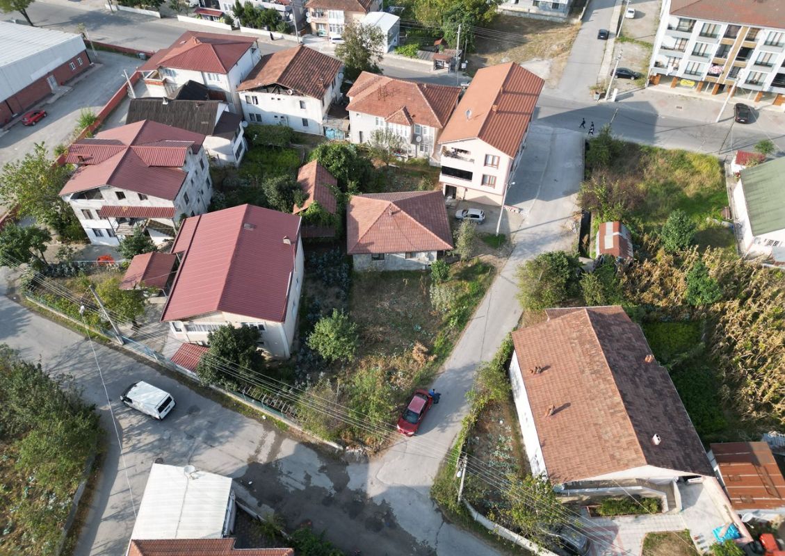  KAYNAŞLI MERKEZ SARIYER MAHALLESİNDE SATILIK MÜSTAKİL EV