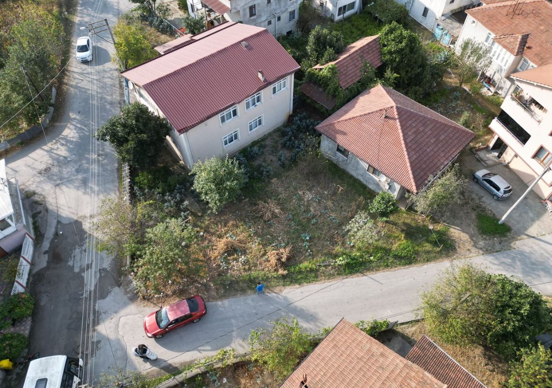  KAYNAŞLI MERKEZ SARIYER MAHALLESİNDE SATILIK MÜSTAKİL EV