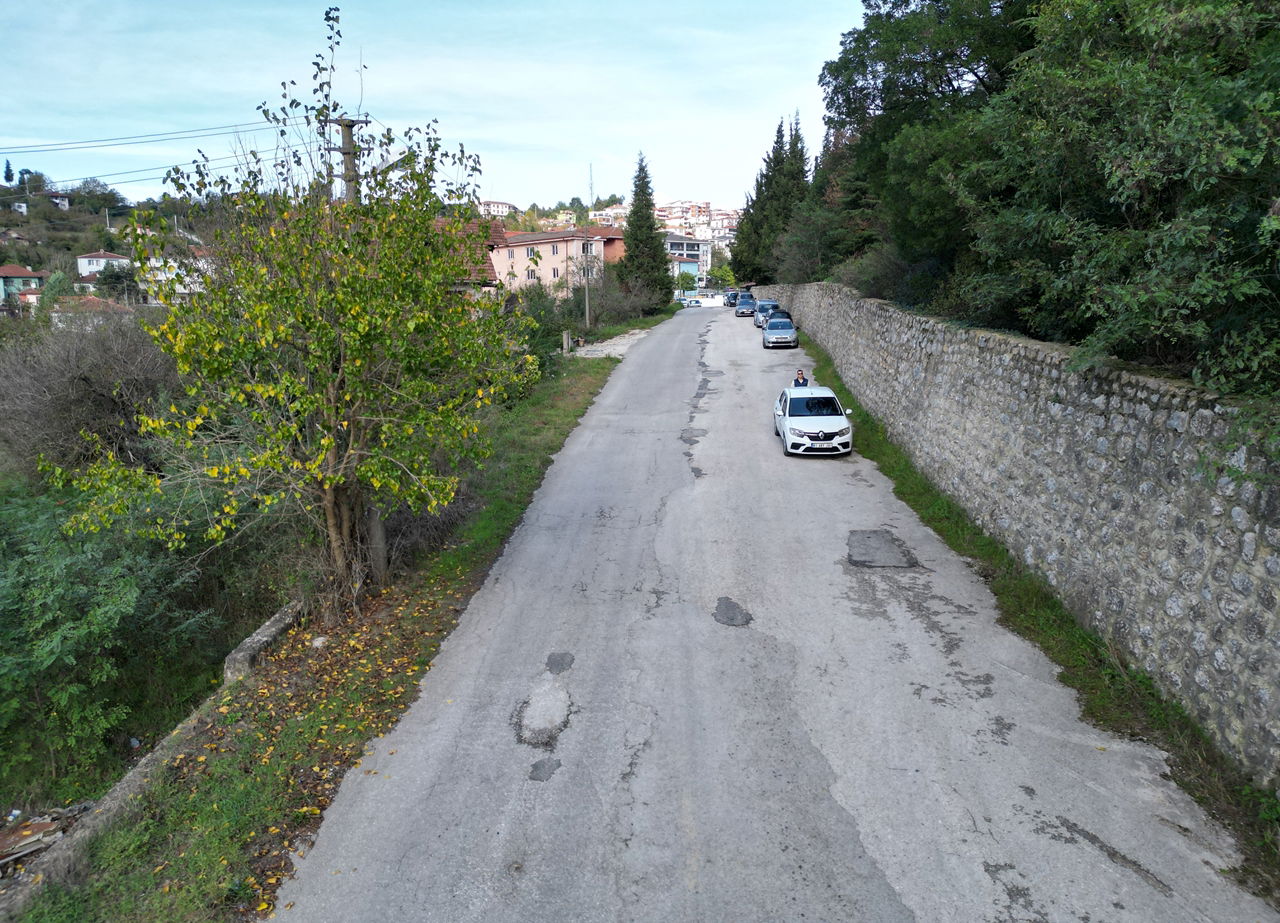 KONURALP MERKEZDE 656 M2 SATILIK ARSA