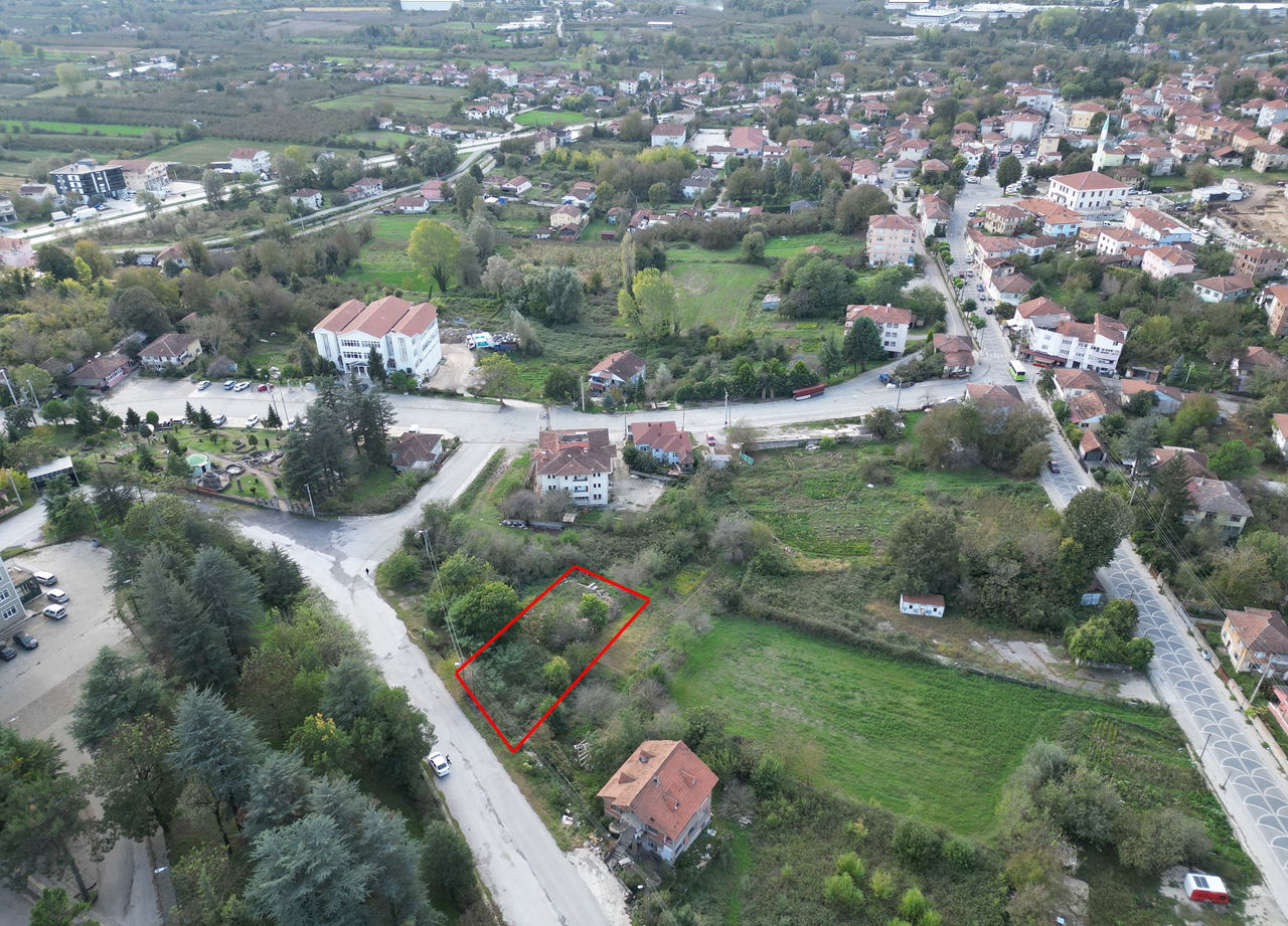 KONURALP MERKEZDE 656 M2 SATILIK ARSA