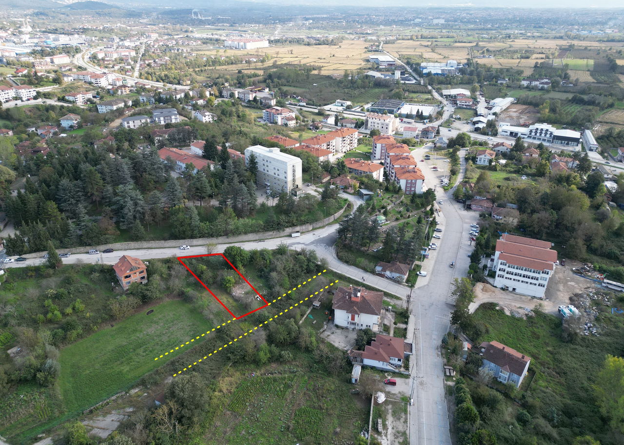 KONURALP MERKEZDE 656 M2 SATILIK ARSA