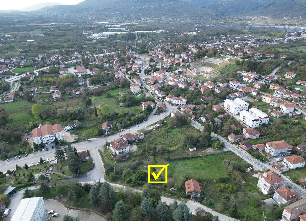 KONURALP MERKEZDE 656 M2 SATILIK ARSA