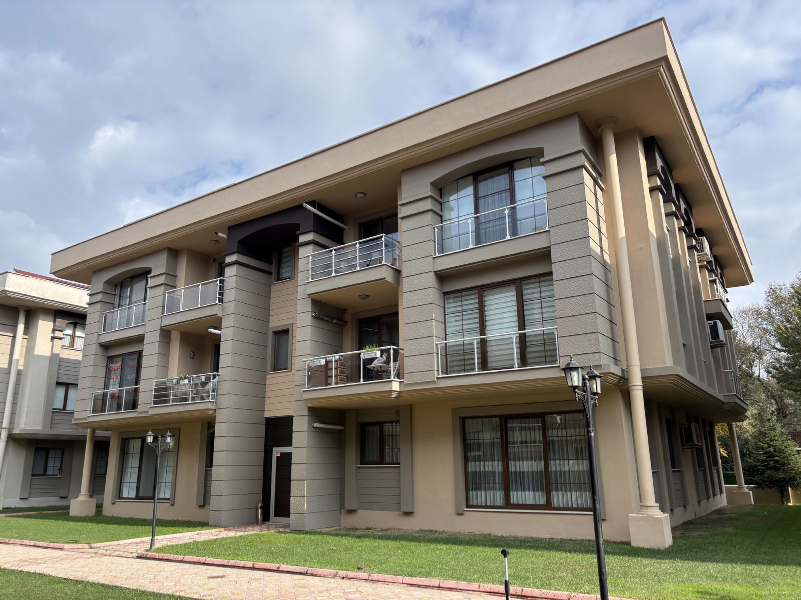 ÇAMLIBELDE KONAKLARI'NDA 4+1 250 M2 SATILIK DUBLEKS DAİRE