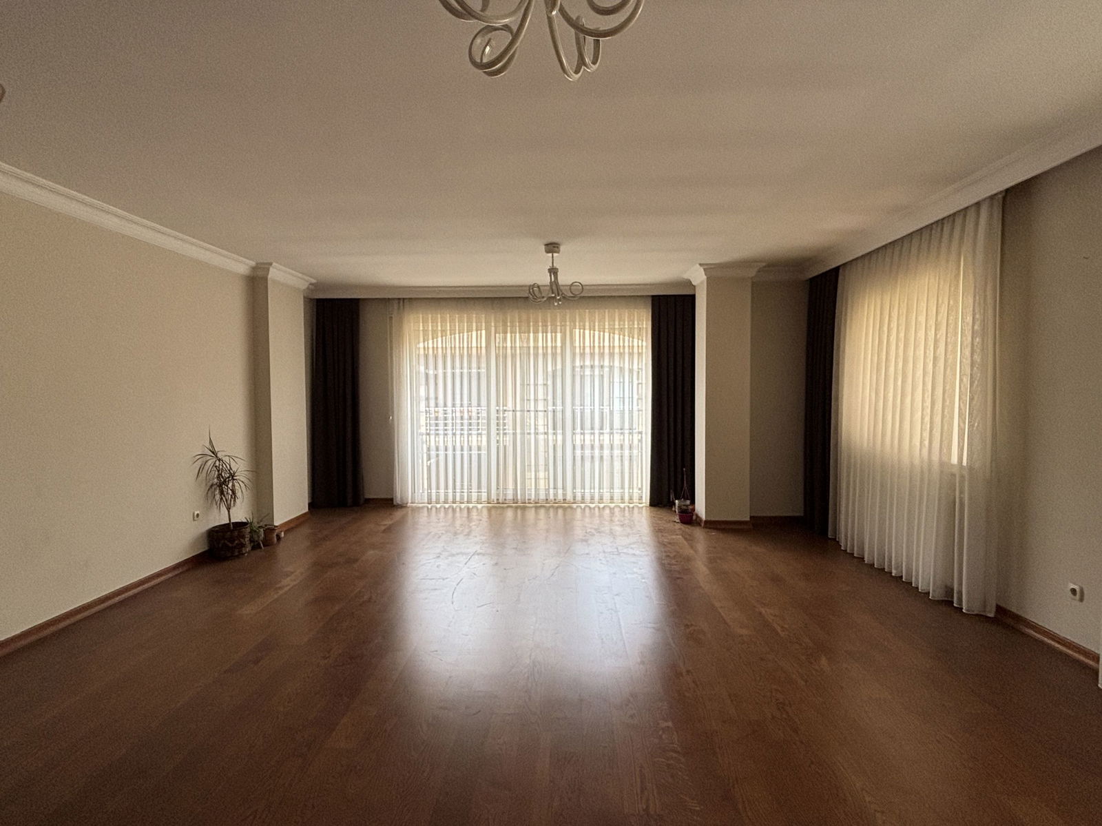 ÇAMLIBELDE KONAKLARI'NDA 4+1 250 M2 SATILIK DUBLEKS DAİRE