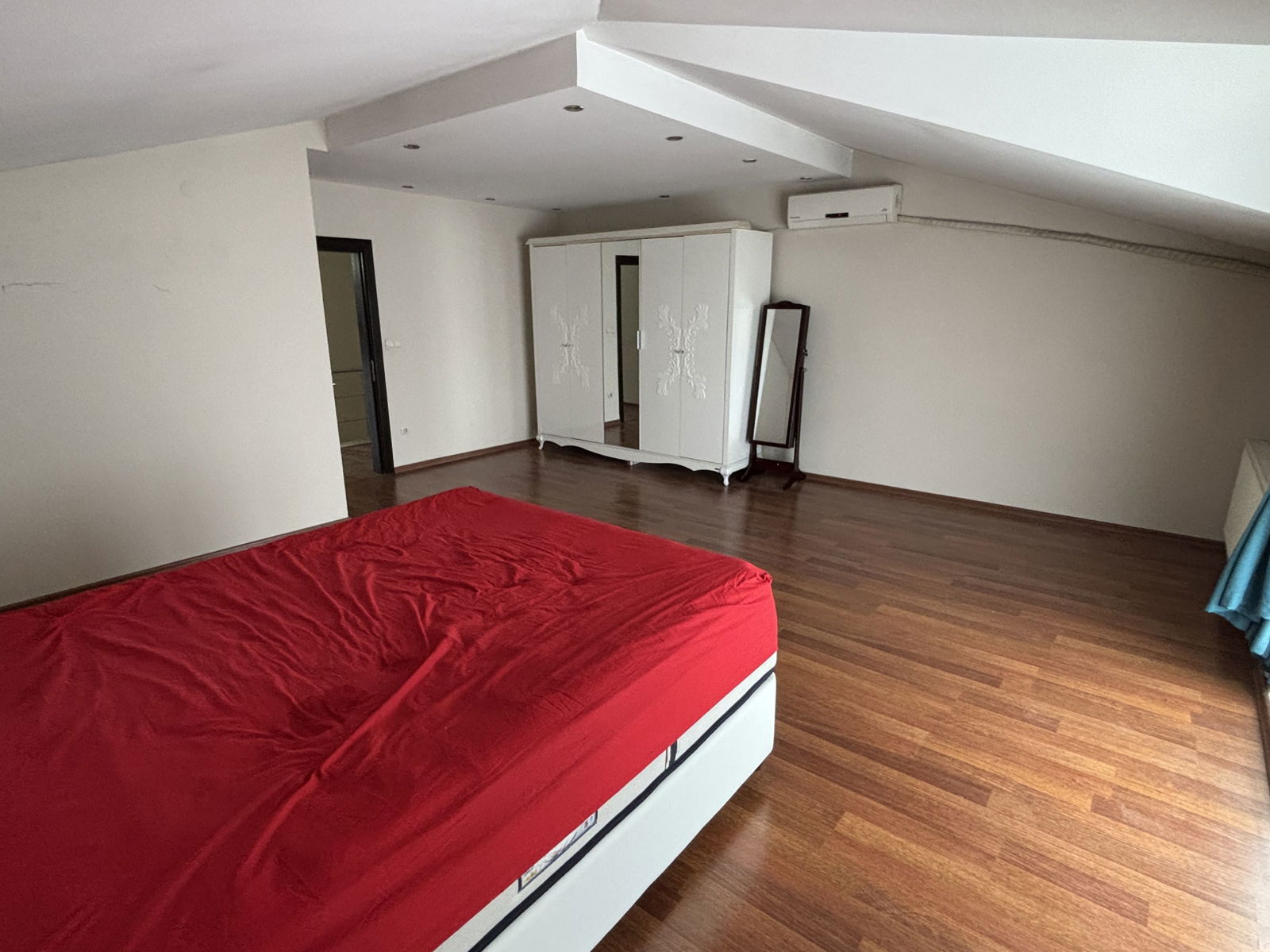 ÇAMLIBELDE KONAKLARI'NDA 4+1 250 M2 SATILIK DUBLEKS DAİRE