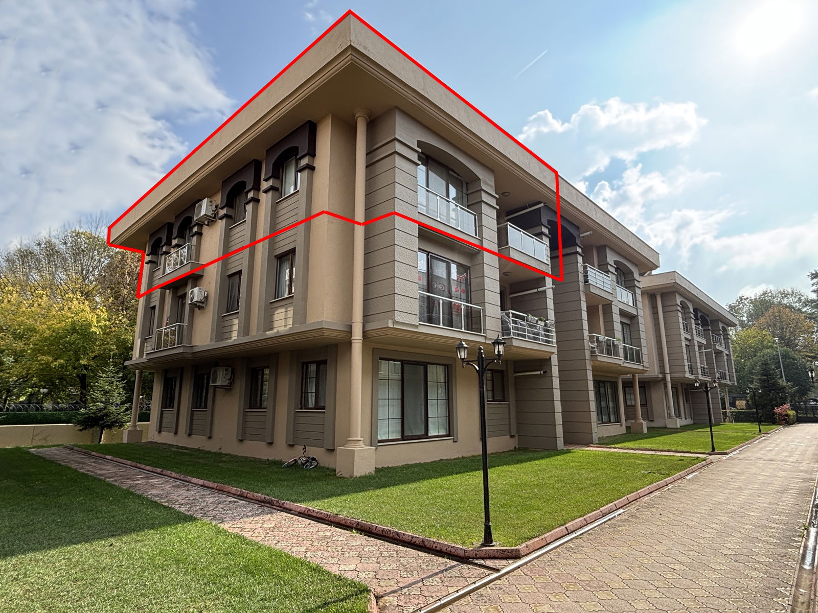 ÇAMLIBELDE KONAKLARI'NDA 4+1 250 M2 SATILIK DUBLEKS DAİRE