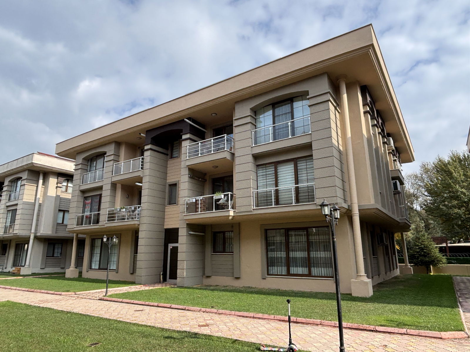 ÇAMLIBELDE KONAKLARI'NDA 4+1 250 M2 SATILIK DUBLEKS DAİRE