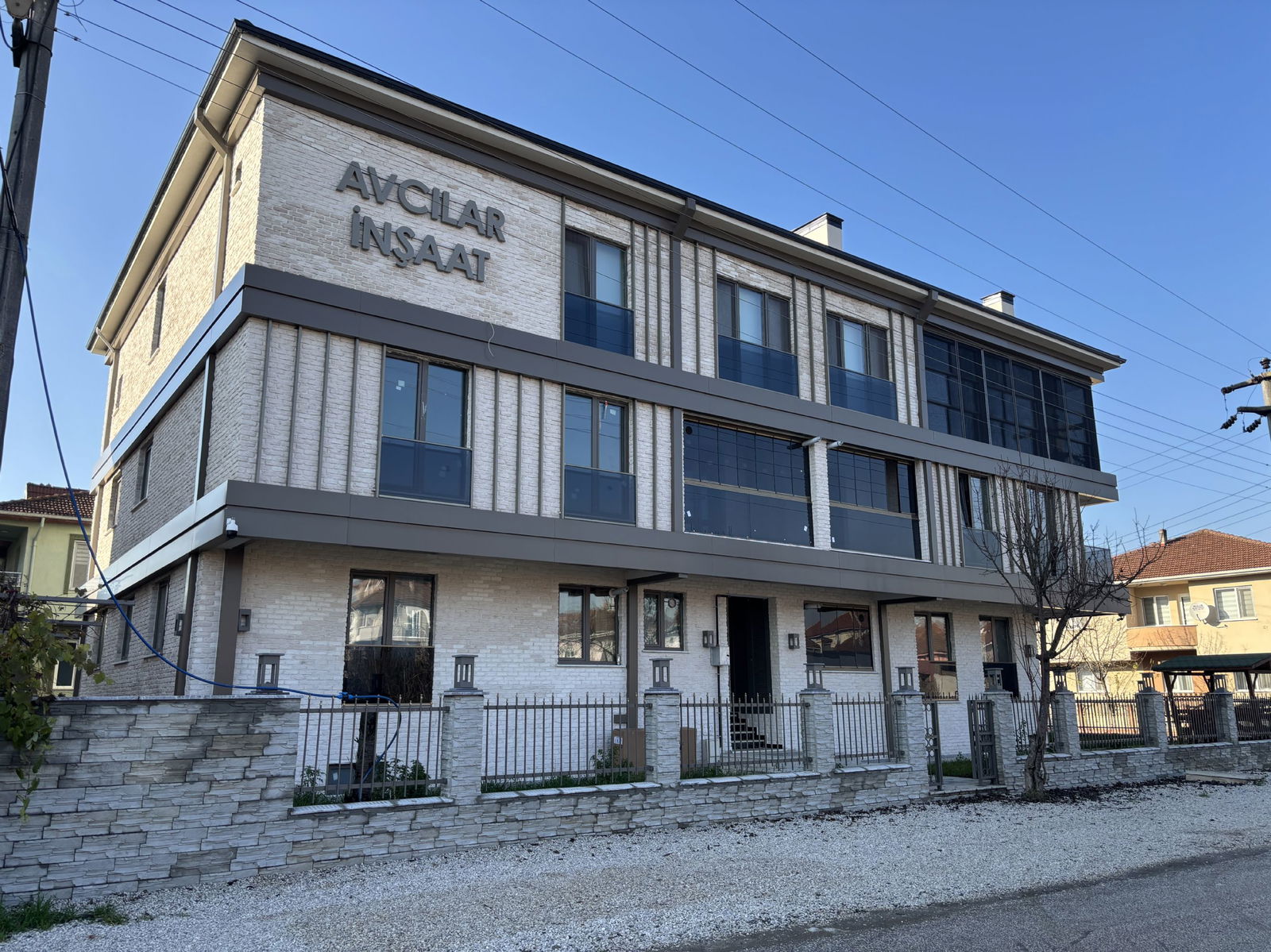 LALEZAR KONAKLARI'NDA 3+1 145 M2 SATILIK DAİRE