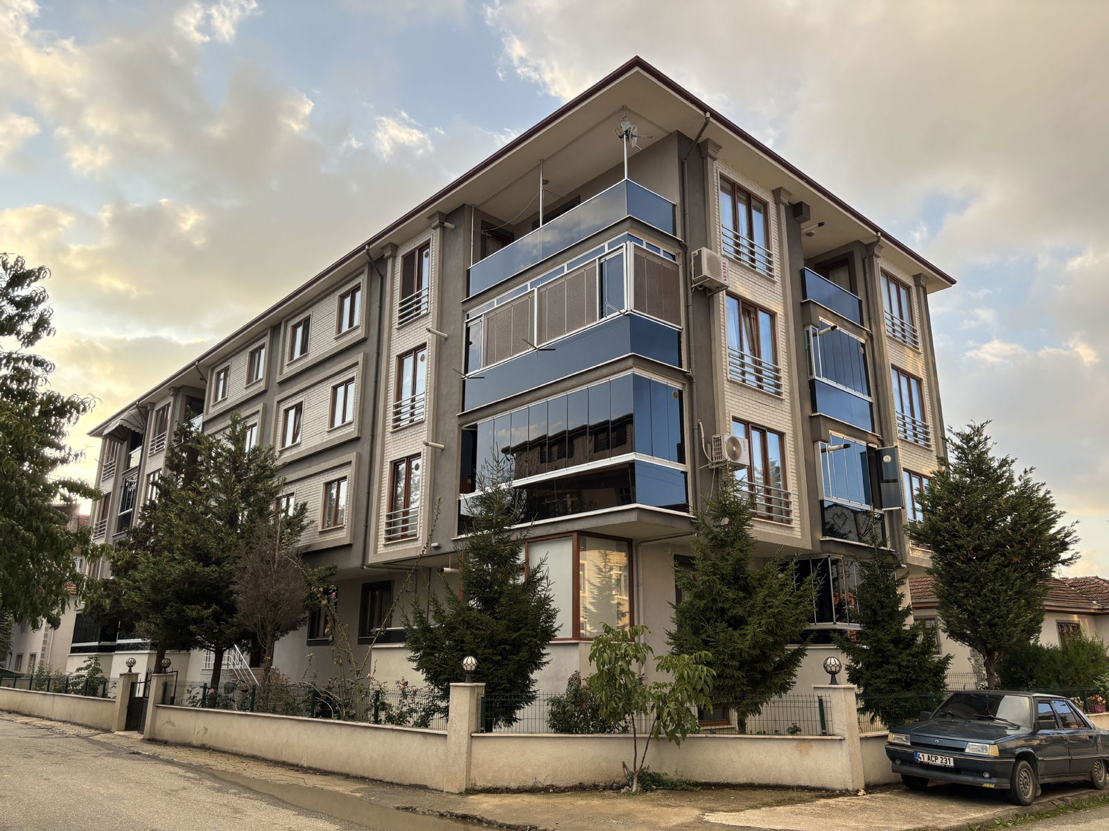KONURALP SİTESİ'NDE 3+1 142 M2 SATILIK DAİRE