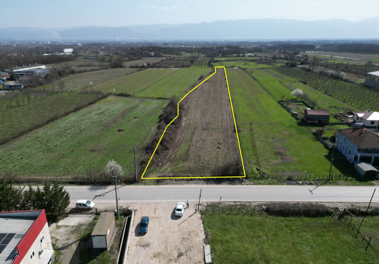 AYNALI KÖYÜ'NDE 8648 M2 SATILIK ARSA 