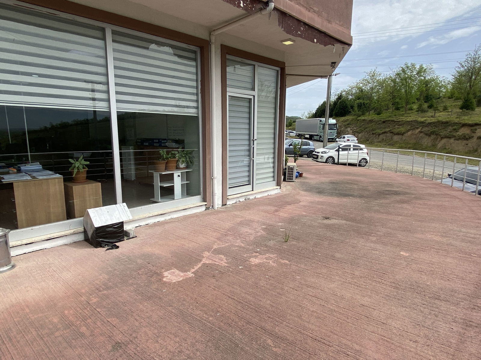 KONURALP ÜNİVERSİTE YERLEŞKESİNDE 194 M2 SATILIK DÜKKAN