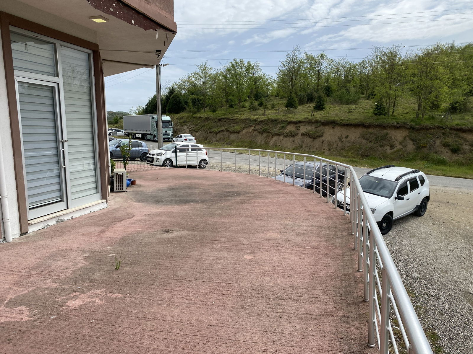 KONURALP ÜNİVERSİTE YERLEŞKESİNDE 194 M2 SATILIK DÜKKAN