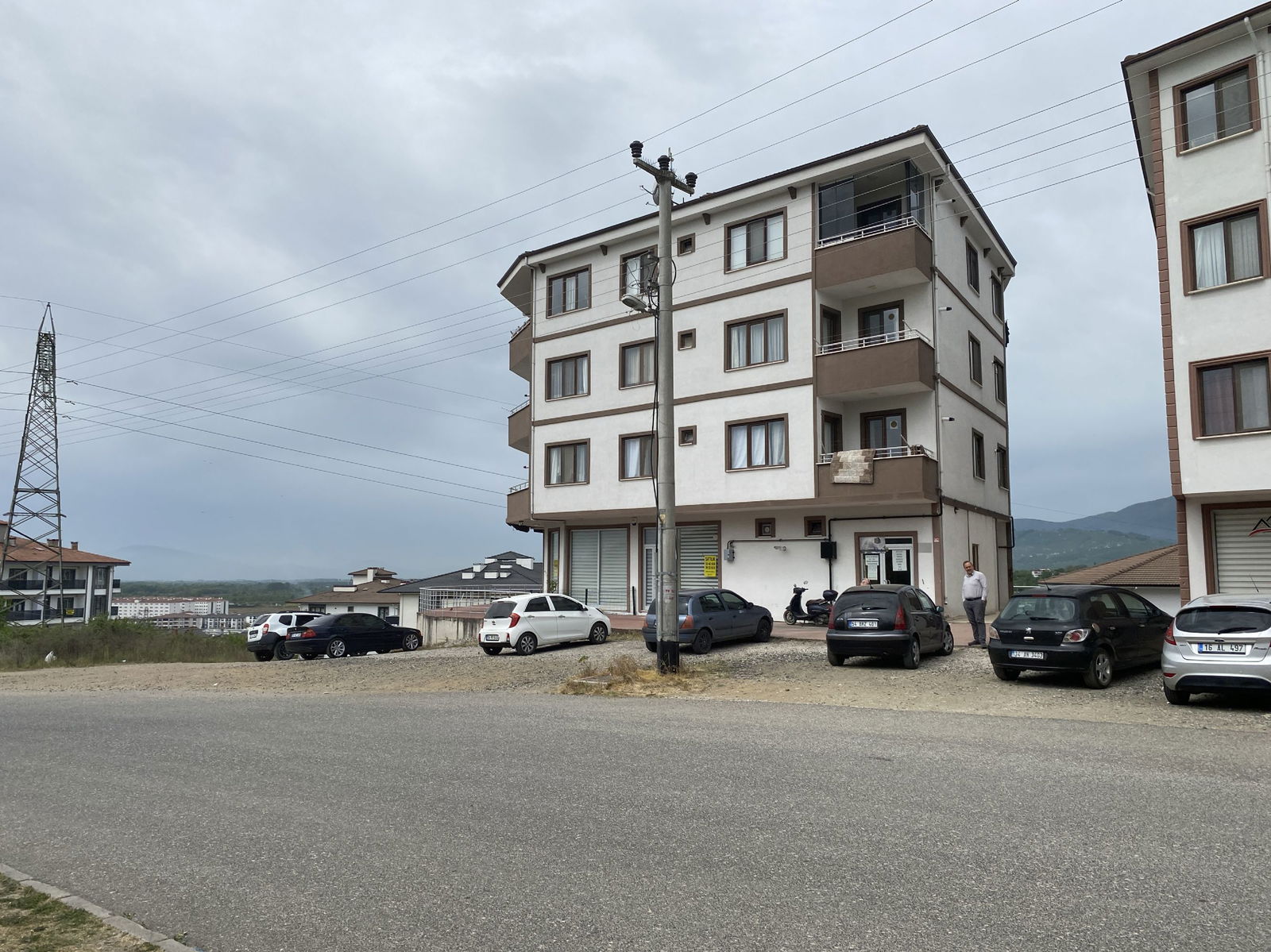 KONURALP ÜNİVERSİTE YERLEŞKESİNDE 194 M2 SATILIK DÜKKAN