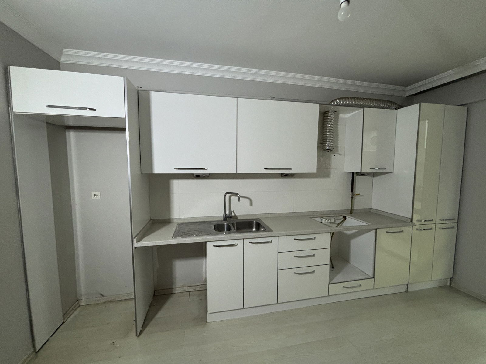 KARA HACIMUSA FURUNCU KONAKLARI'NDA 3+1 118 M2 SATILIK DAİRE