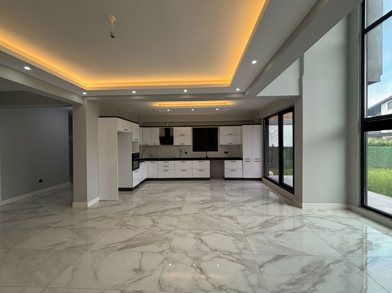 KÖRPEŞLER MAH. YEŞİLKENT 2'DE 4+1 210 M2 KİRALIK TEKİL VLLA