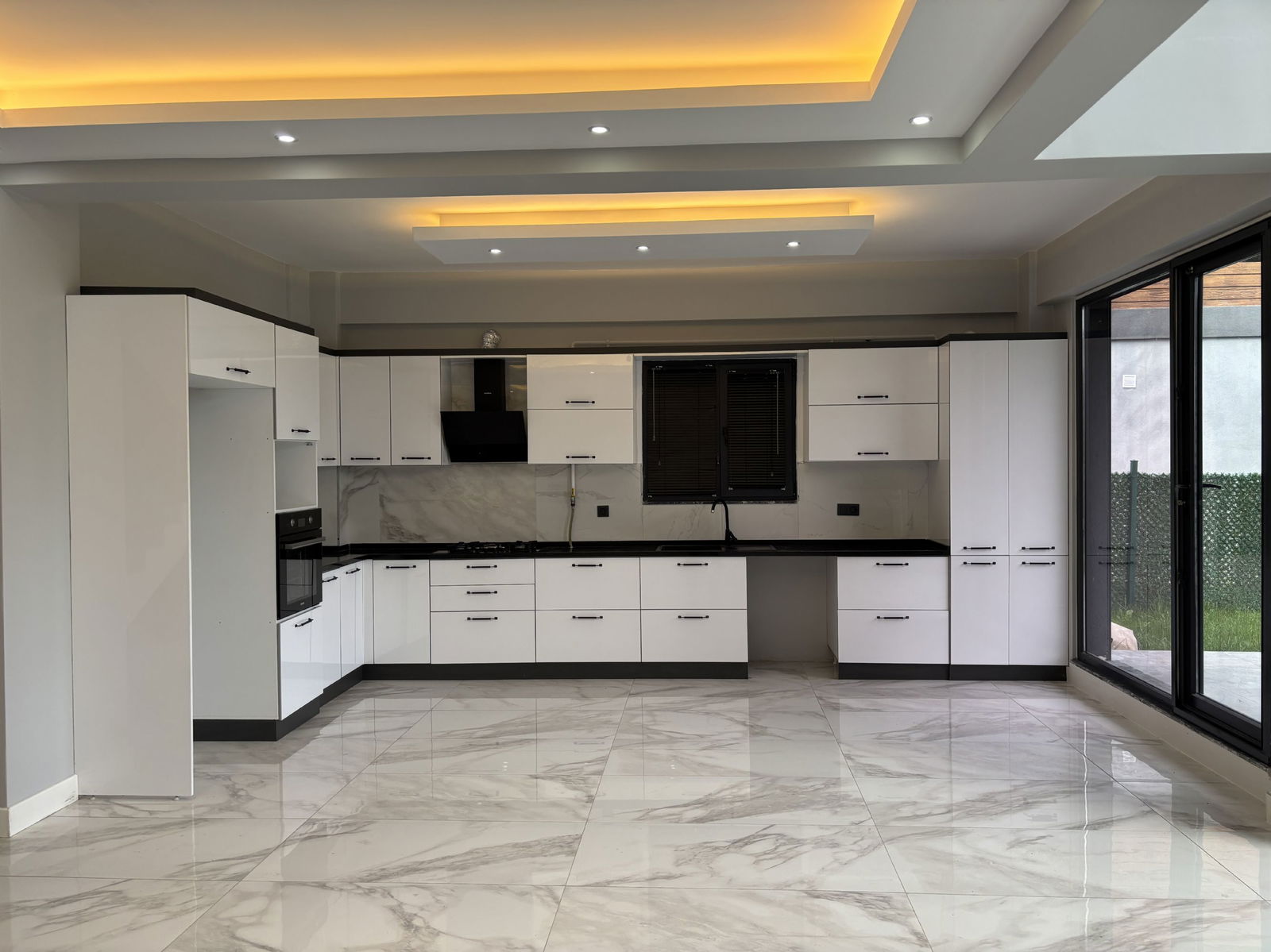 KÖRPEŞLER MAH. YEŞİLKENT 2'DE 4+1 210 M2 KİRALIK TEKİL VLLA