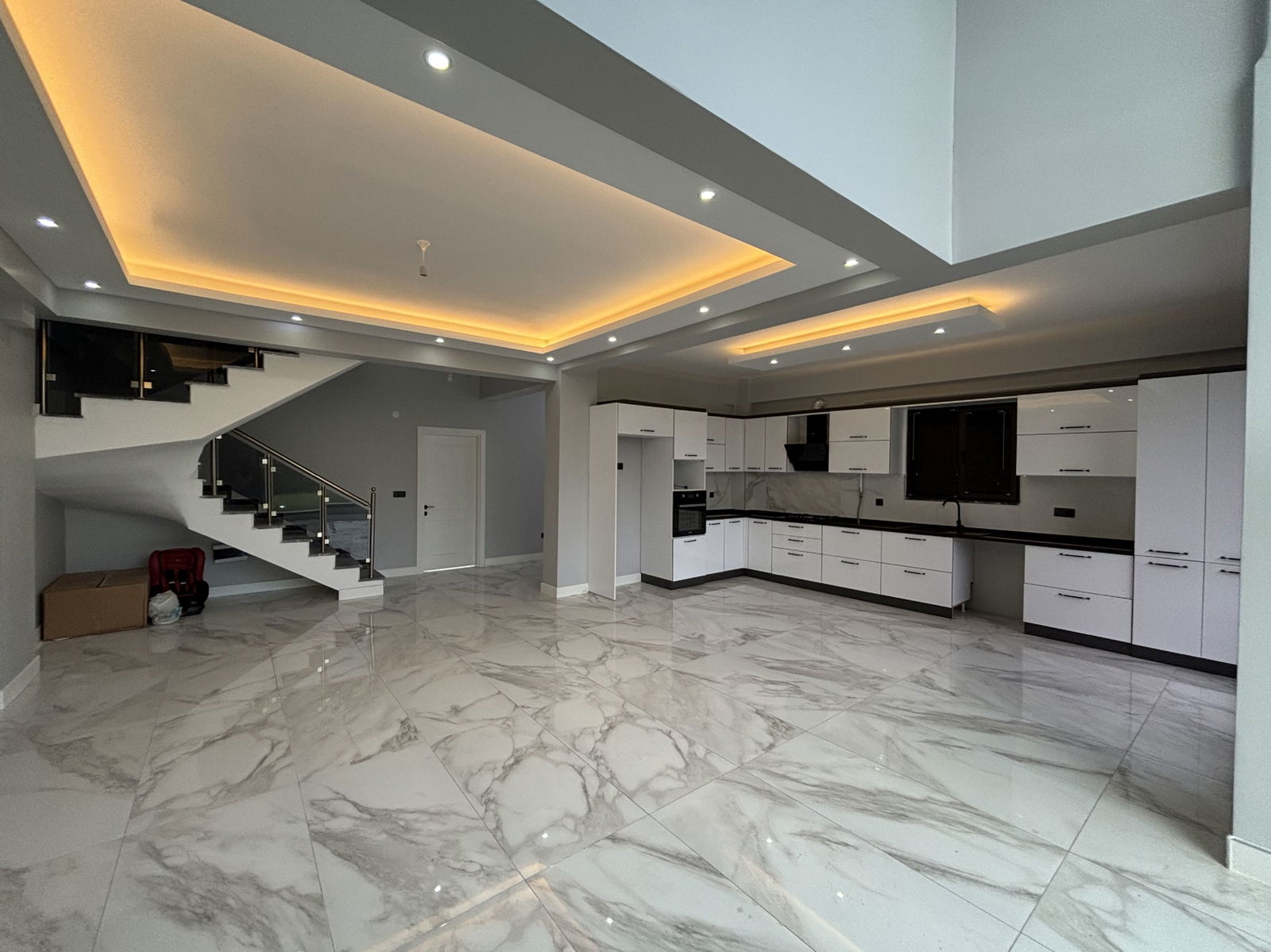 KÖRPEŞLER MAH. YEŞİLKENT 2'DE 4+1 210 M2 KİRALIK TEKİL VLLA