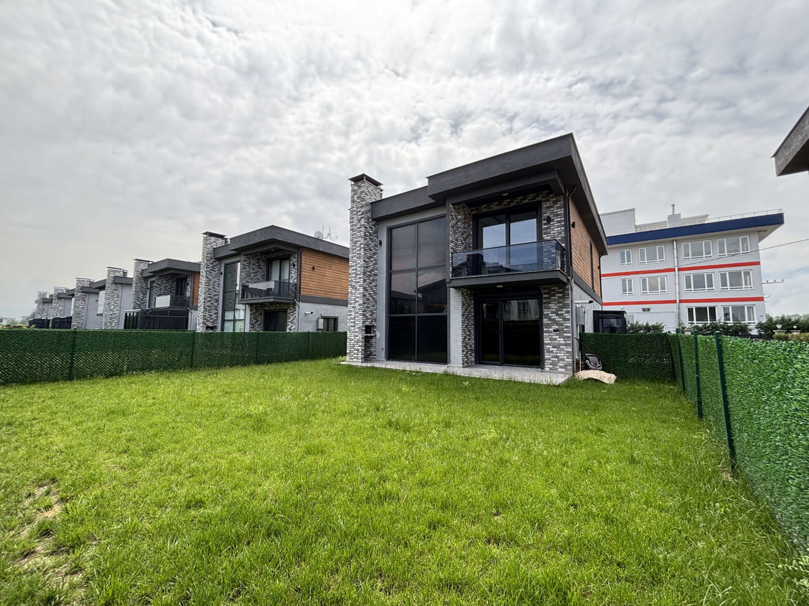 KÖRPEŞLER MAH. YEŞİLKENT 2'DE 4+1 210 M2 KİRALIK TEKİL VLLA