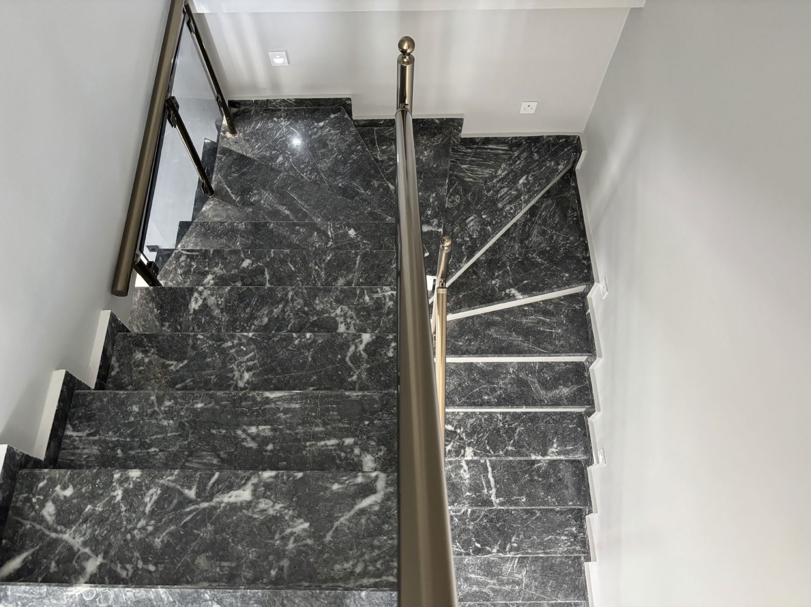 KÖRPEŞLER MAH. YEŞİLKENT 2'DE 4+1 210 M2 KİRALIK TEKİL VLLA